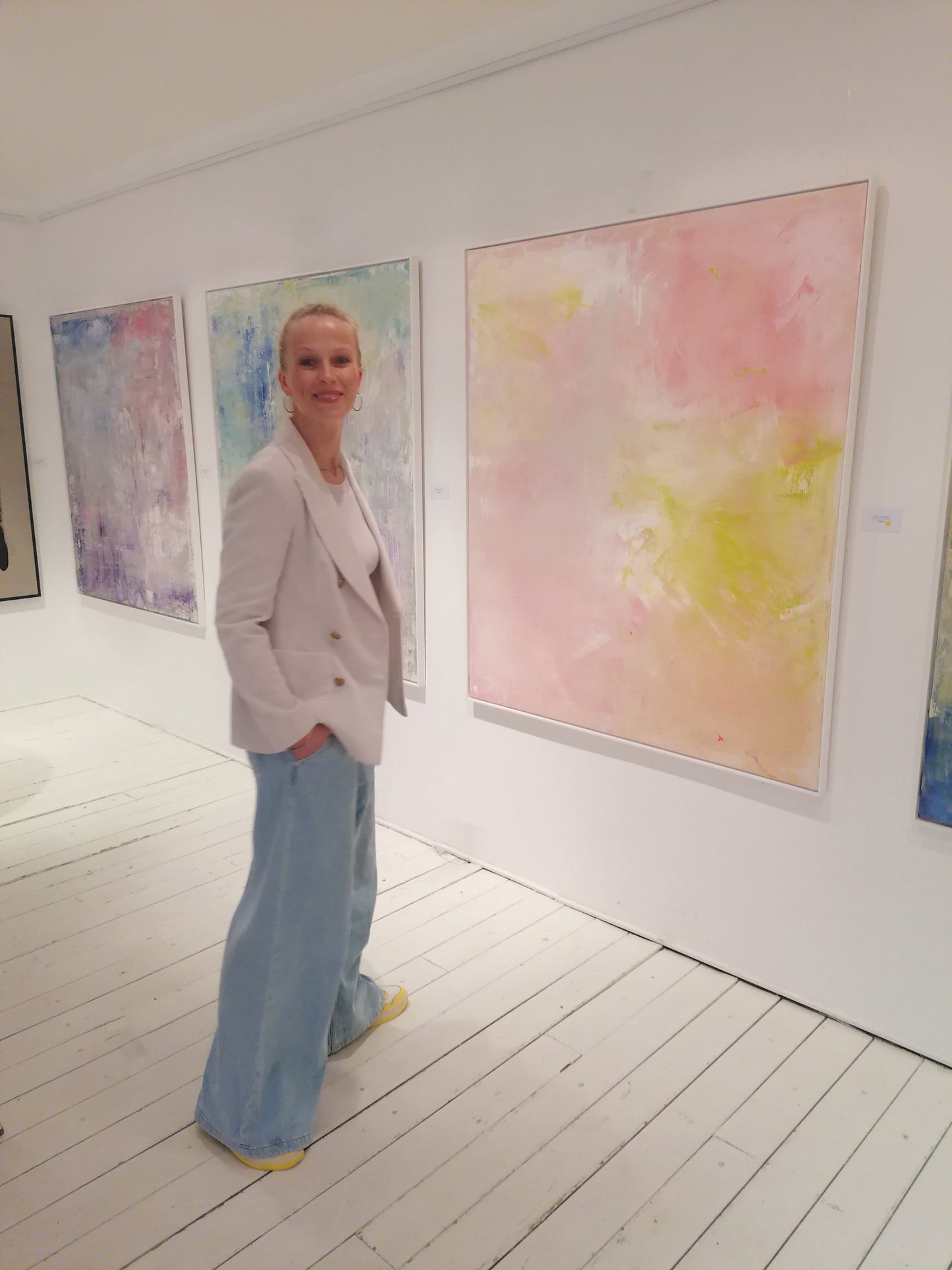 Sunday Walk 120x140cm with White Frame